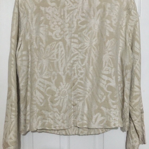 Chico's Women's Lightweight Jacket With long sleeves and Pearlized Buttons. - Picture 3 of 5